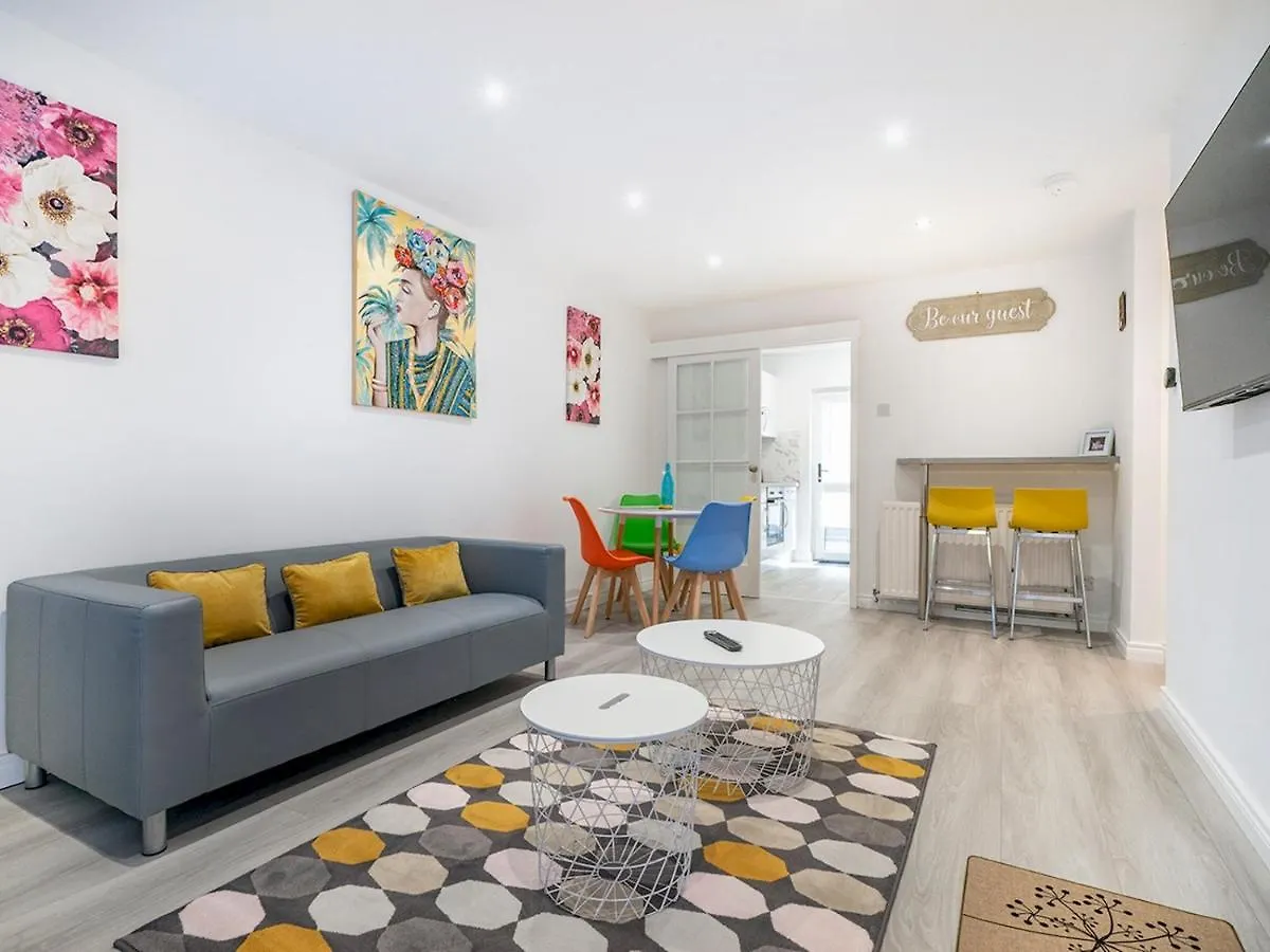 아파트 Pass The Keys - Bright & Airy 2Br 2Bath Apt In Perfect Location 벨파스트