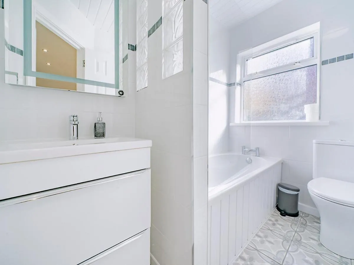 아파트 Pass The Keys - Bright & Airy 2Br 2Bath Apt In Perfect Location 벨파스트
